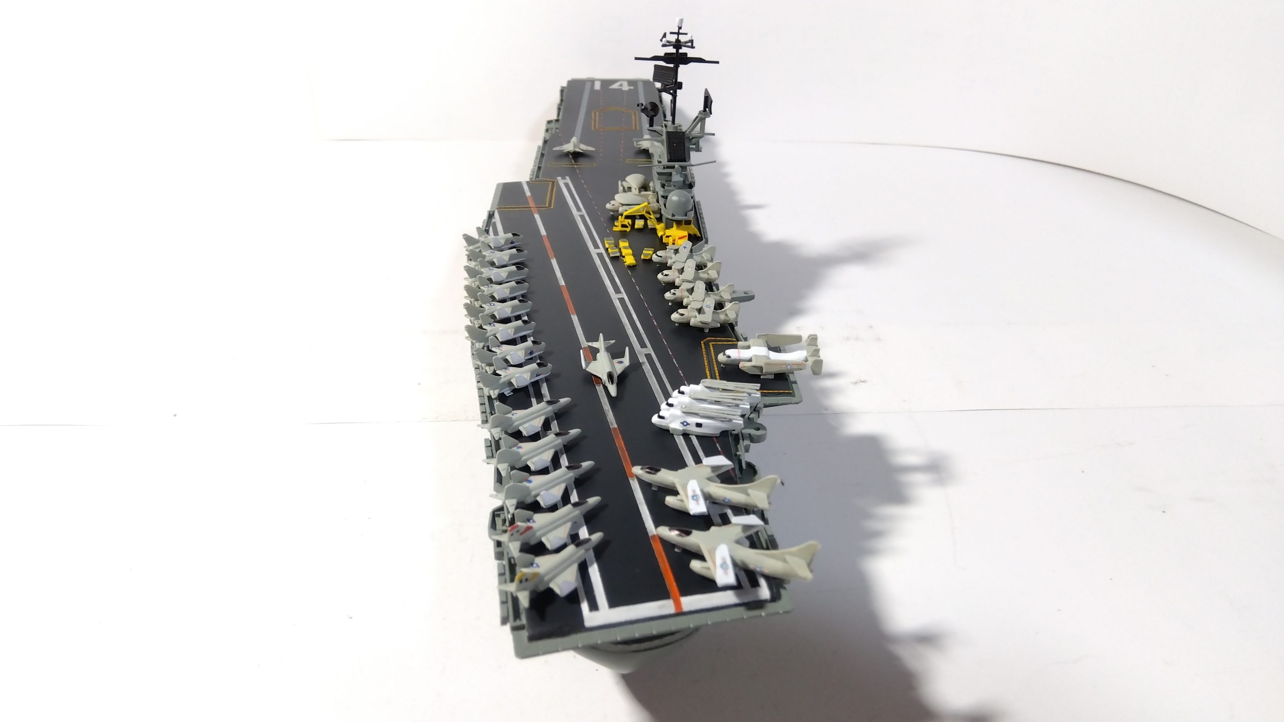 空母タイコンデロガのプラモ後方画像