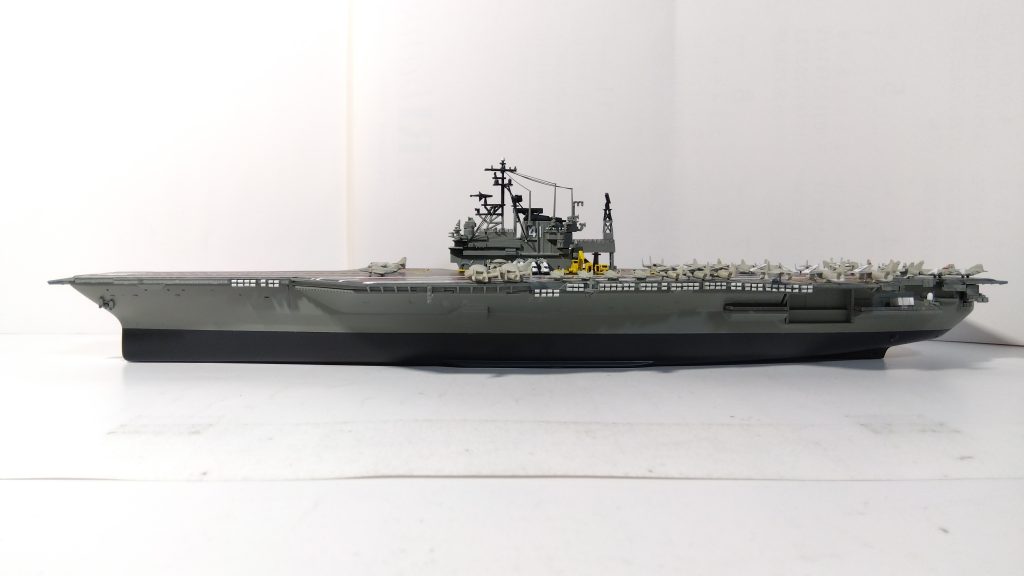 空母ミッドウェイのプラモ左側全体像画