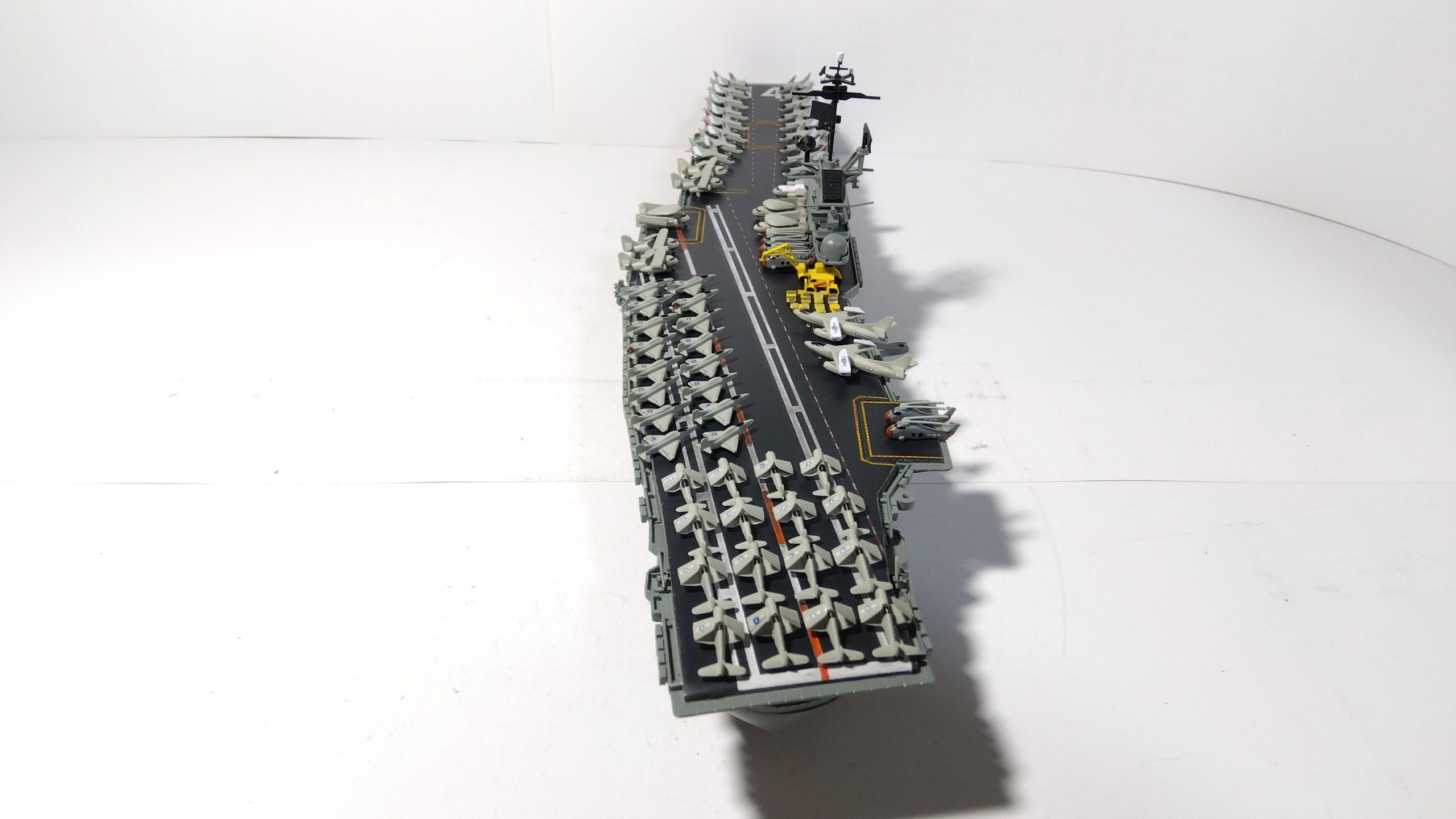 空母タイコンデロガのプラモ後方画像