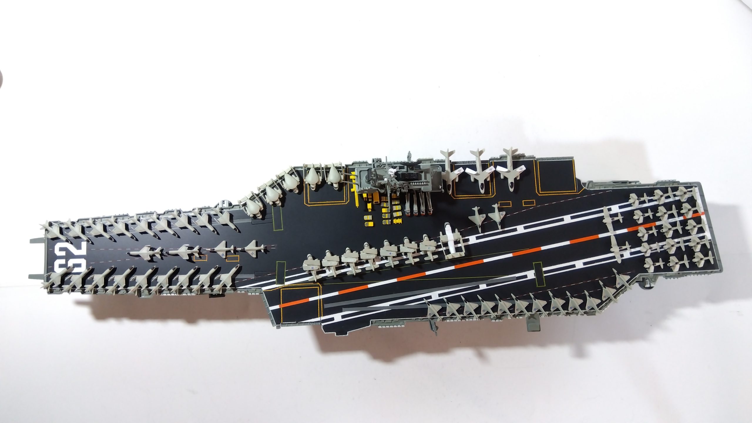 空母インディペンデンスのプラモ甲板全体画像