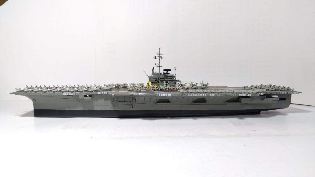 空母インディペンデンスのプラモ左側全体画像