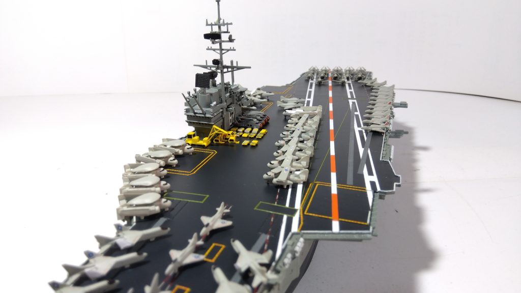 空母インディペンデンスのプラモ左斜め上接近画像