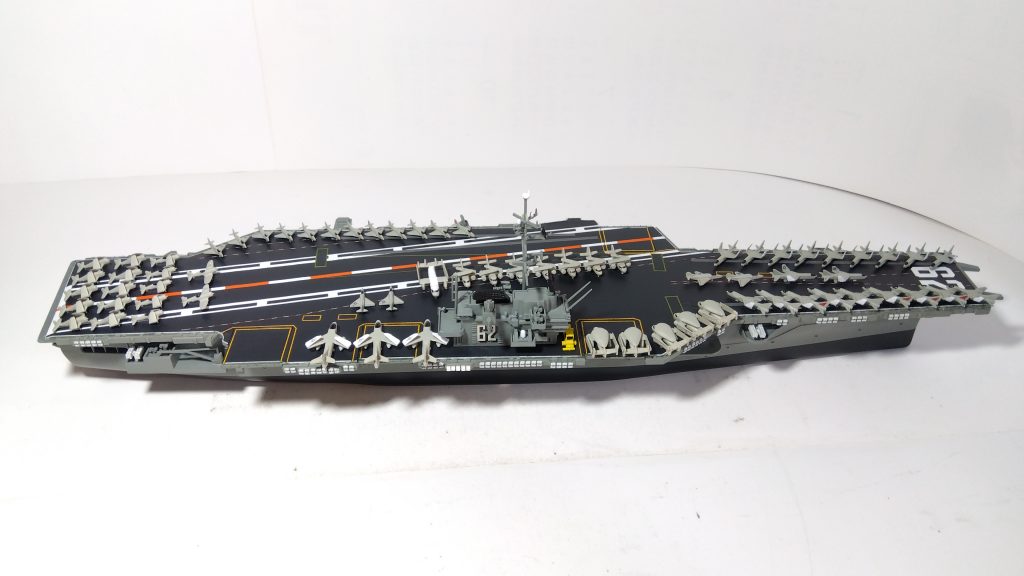 空母インディペンデンスのプラモ右側全体画像