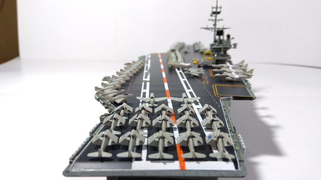 空母インディペンデンスのプラモ後方接近画像