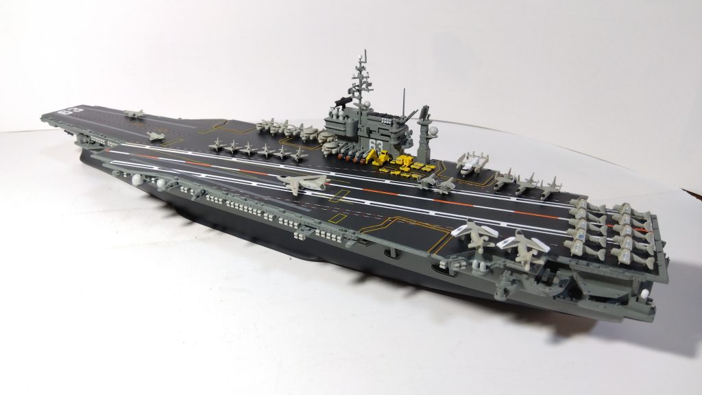 空母キティーホークのプラモ左斜め後ろ画像