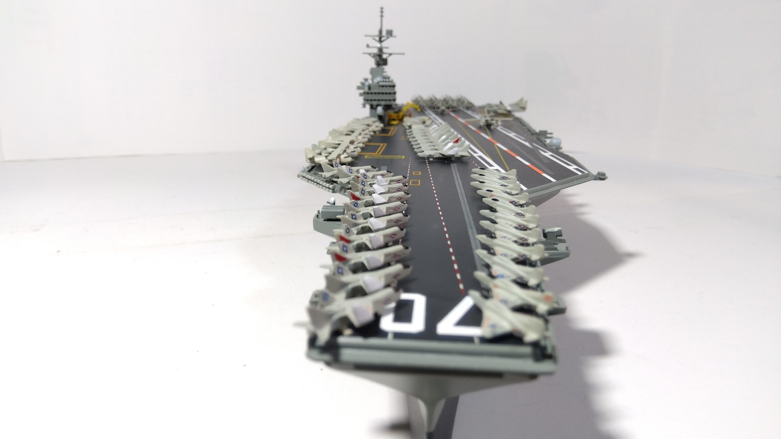 空母カールビンソンのプラモ正面画像