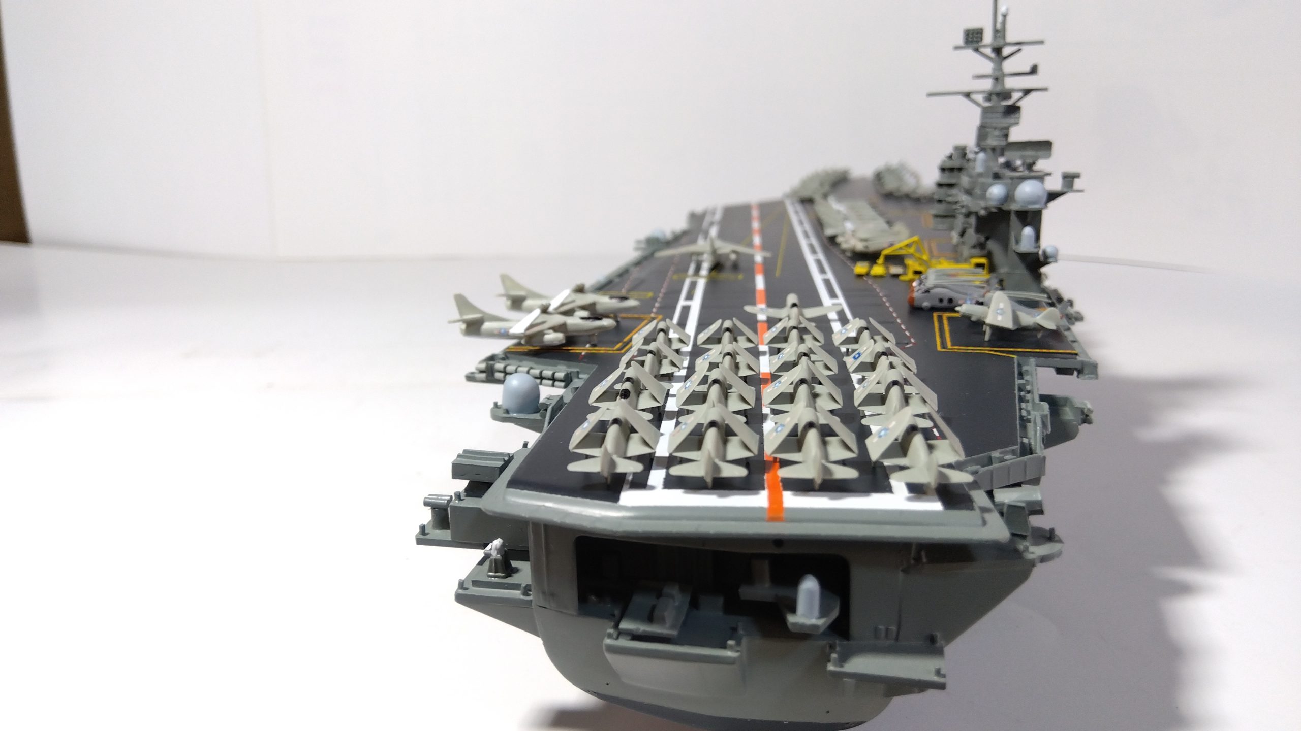 空母カールビンソンのプラモ後方画像