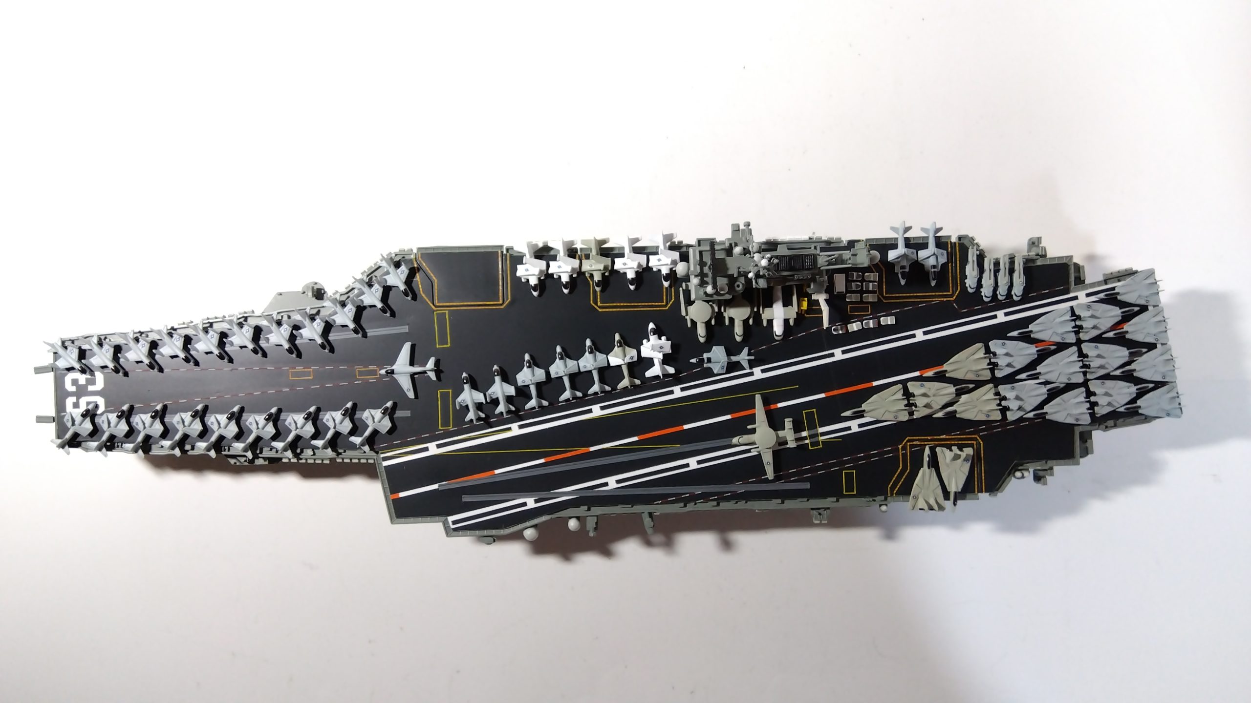 空母キティーホークのプラモ甲板全体画像
