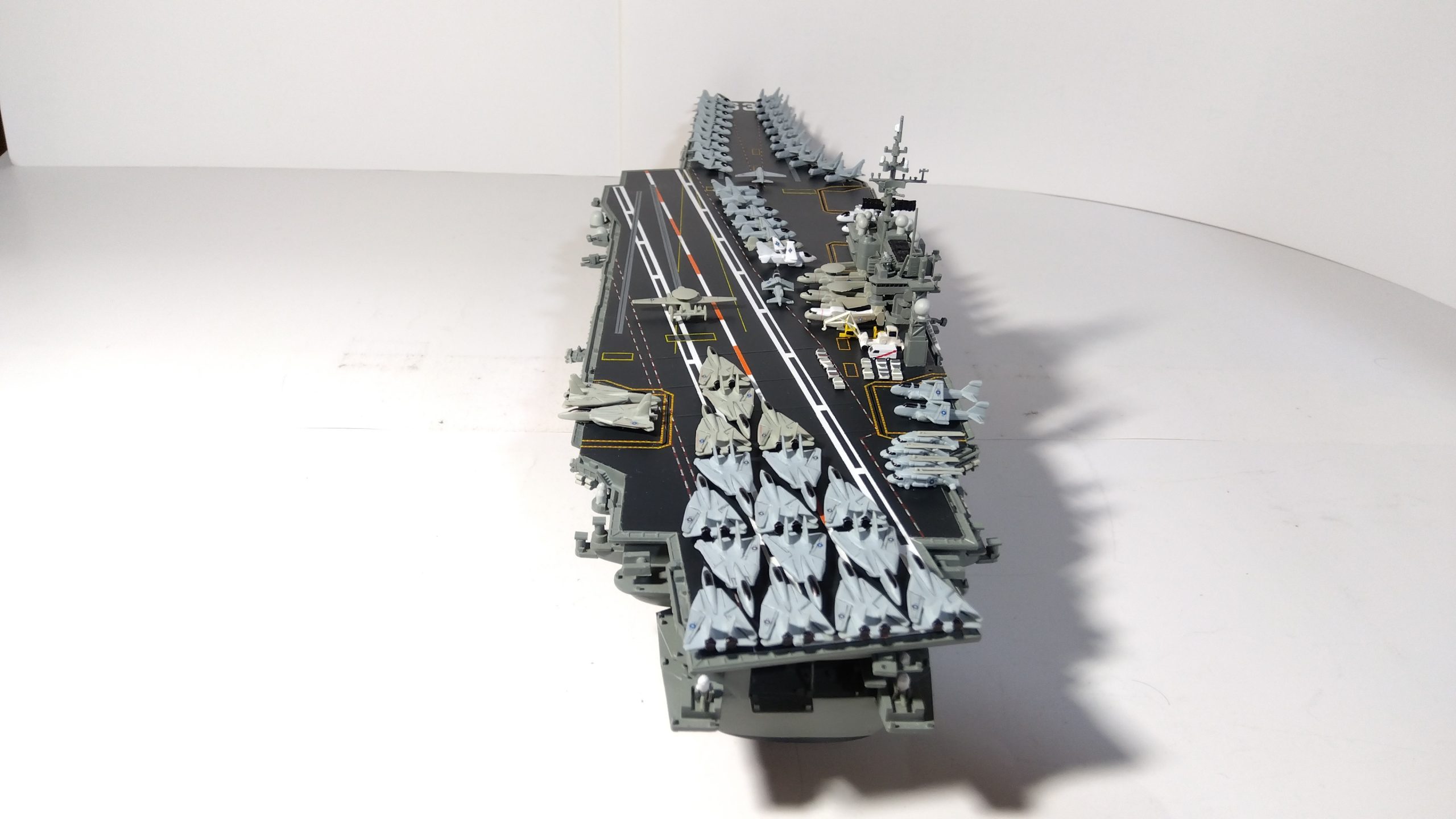 空母キティーホークのプラモ後方画像