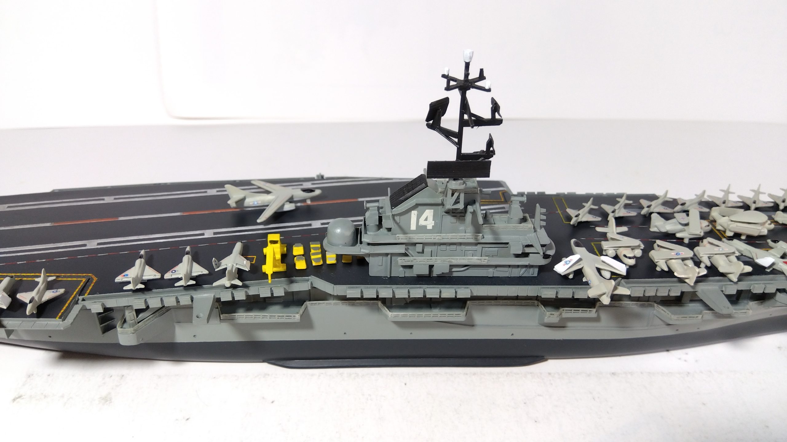 空母タイコンデロガのプラモ右側艦橋の画像