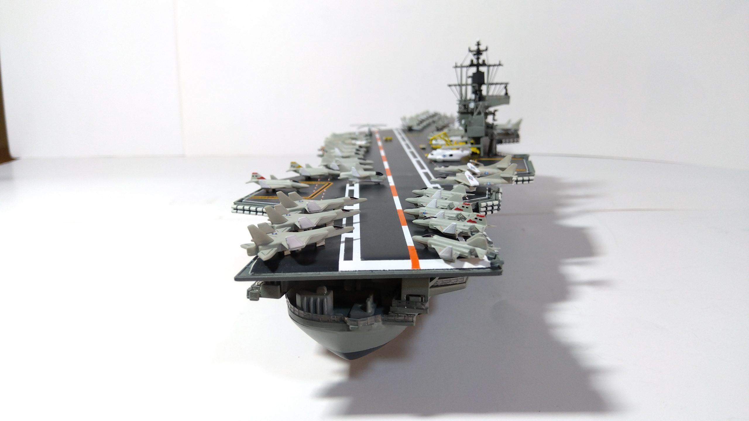 空母ミッドウェイのプラモ後方画像