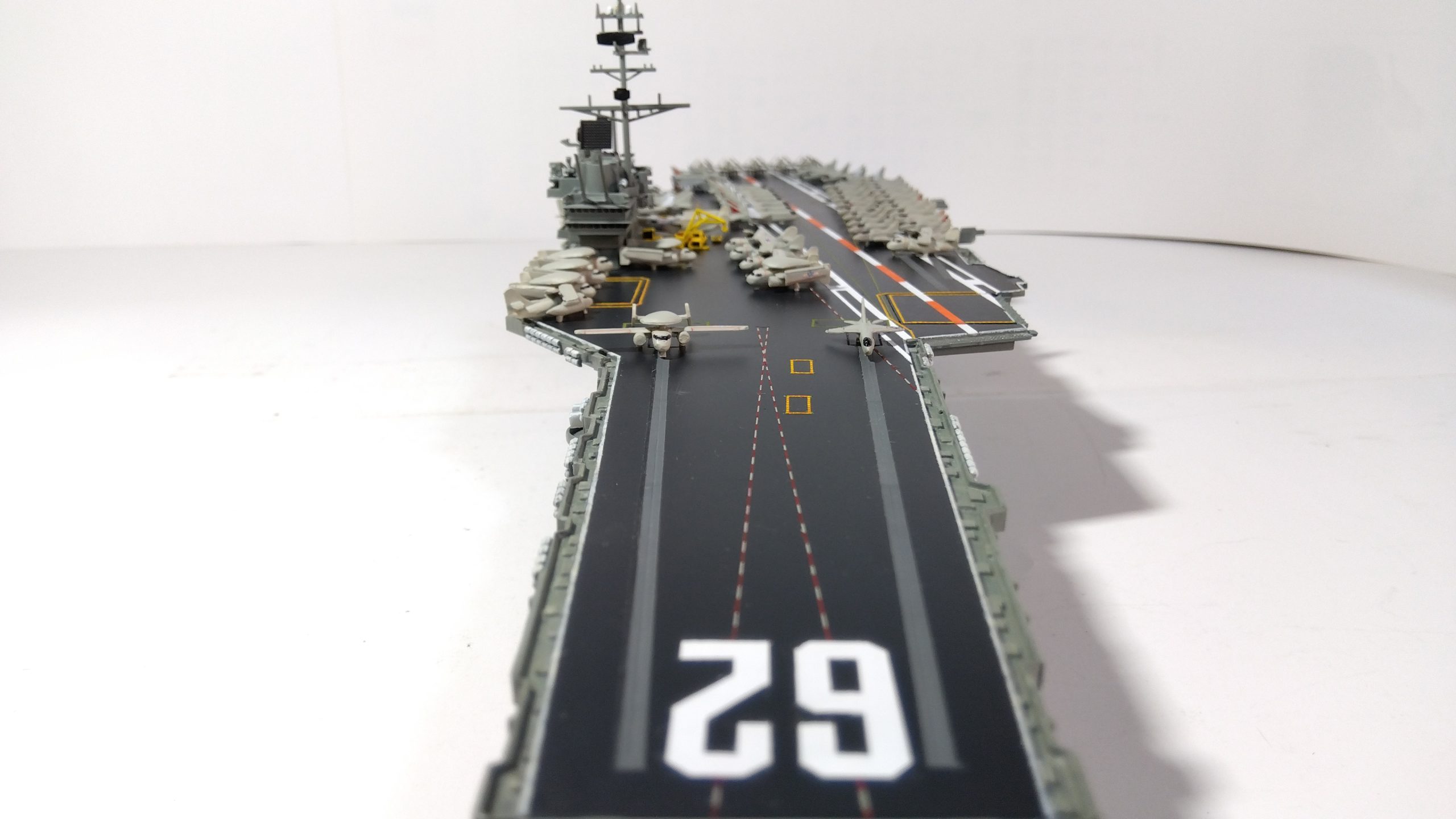 空母インディペンデンスのプラモ正面画像