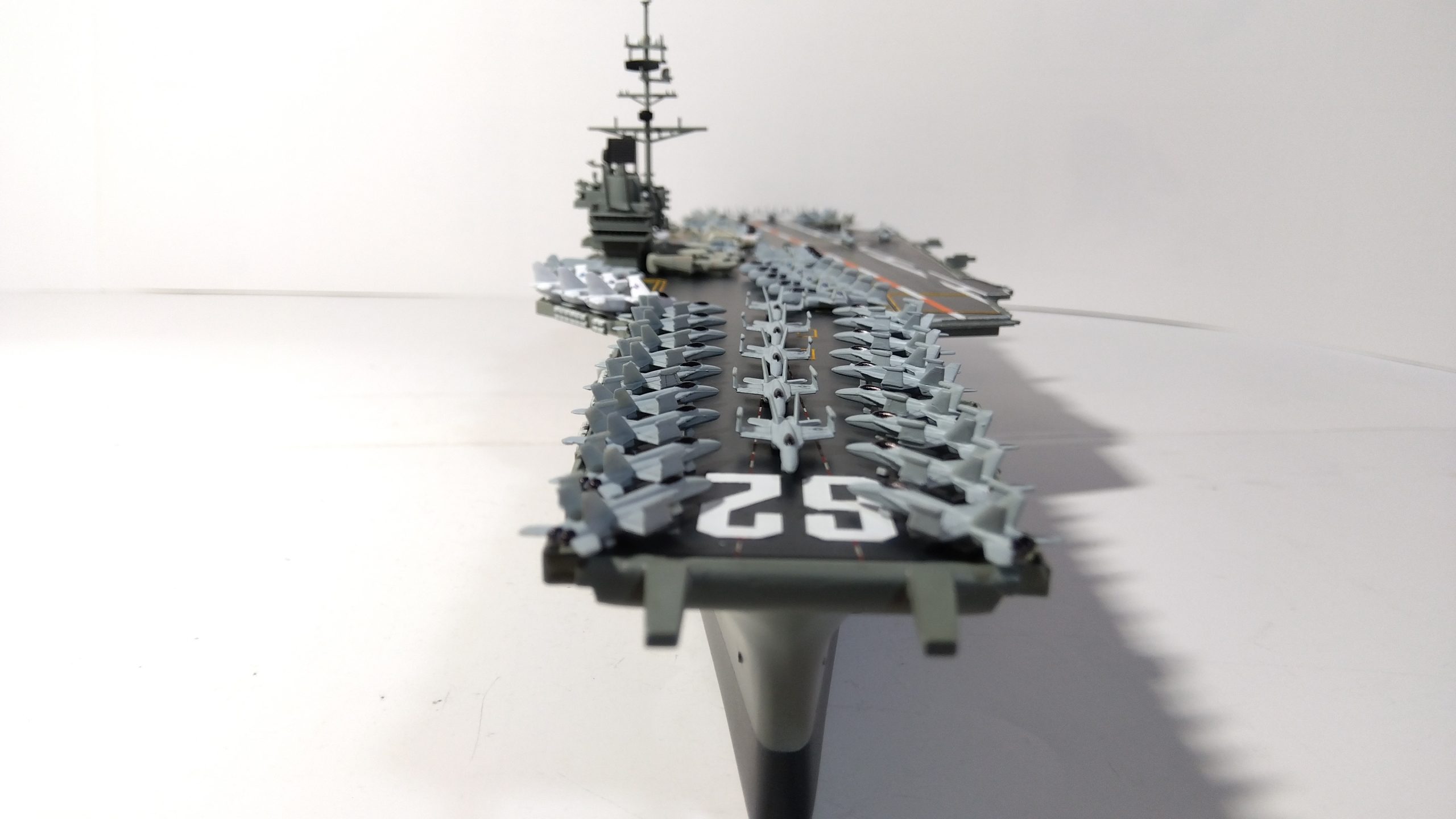 空母タイコンデロガのプラモ正面画像