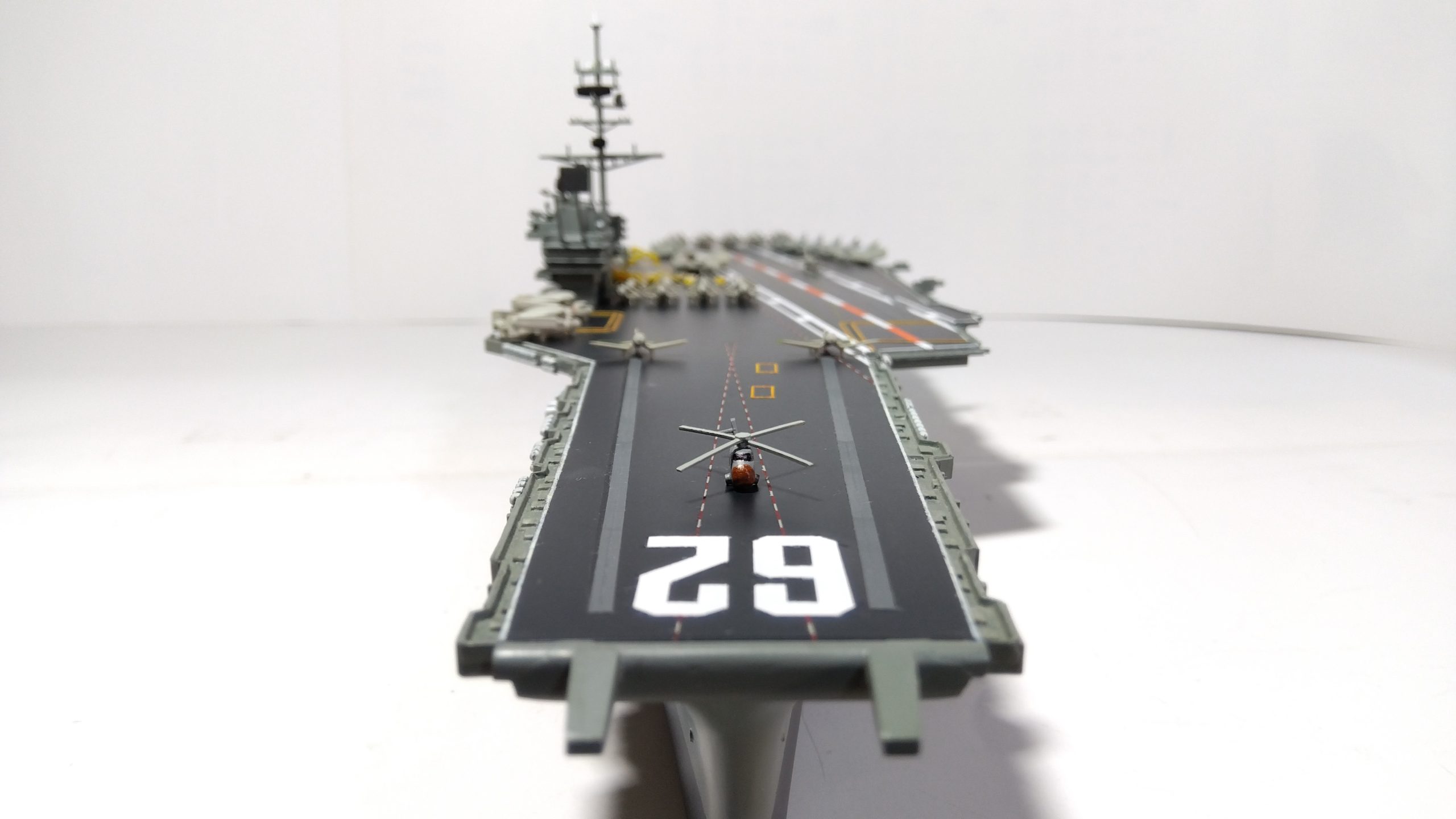 空母インディペンデンスのプラモ正面画像