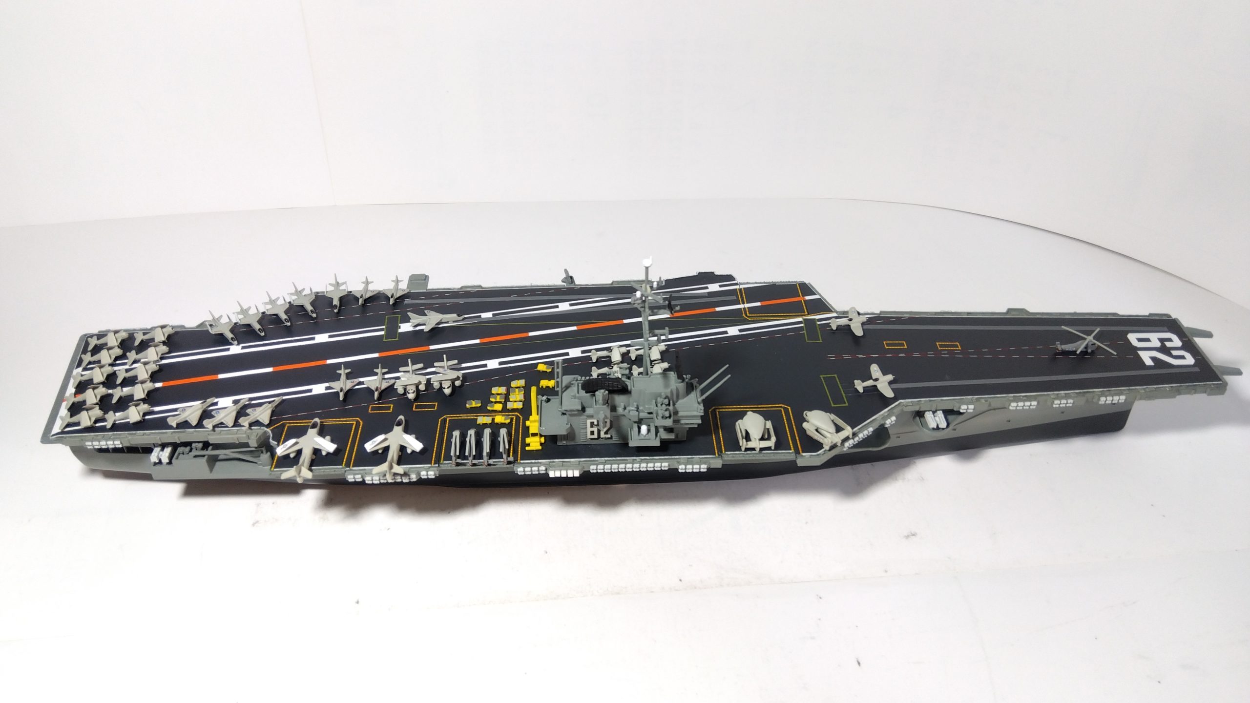 空母インディペンデンスのプラモ右側全体画像
