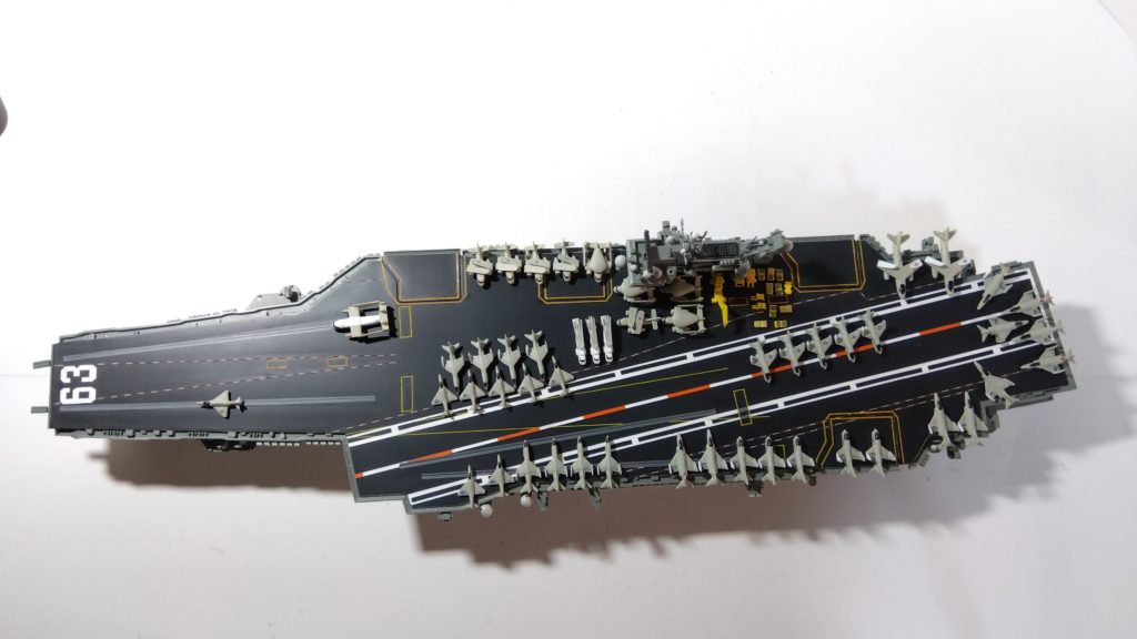 空母キティーホークのプラモ甲板全体画像