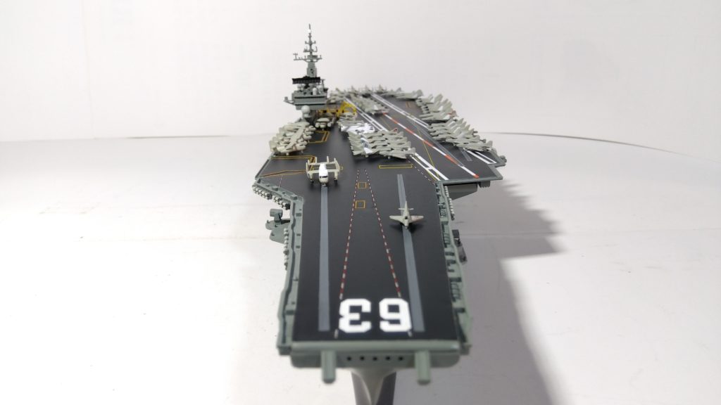 空母キティーホークのプラモ正面画像