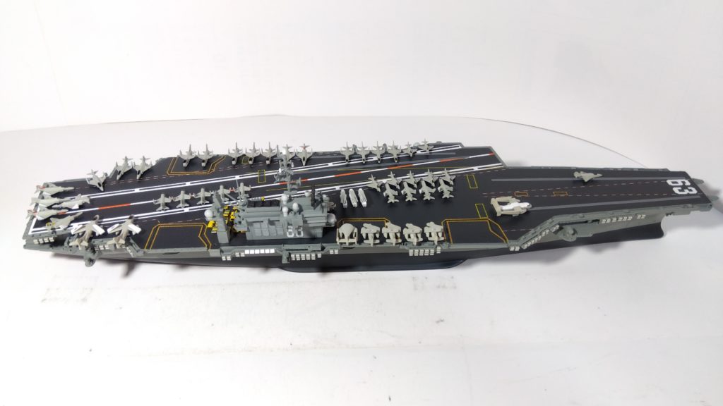 空母キティーホークのプラモ右側全体画像