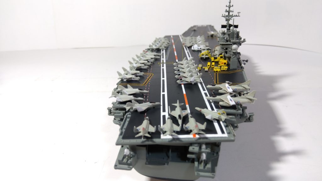 空母キティーホークのプラモ後方画像