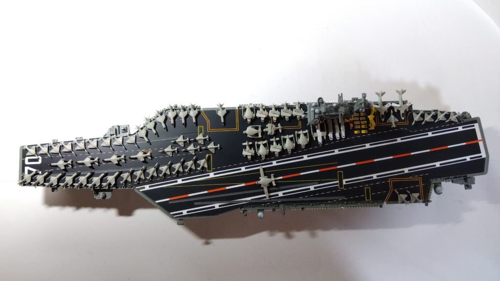 空母カールビンソンのプラモ甲板全体画像