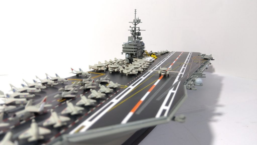 空母カールビンソンのプラモ左側斜め上画像