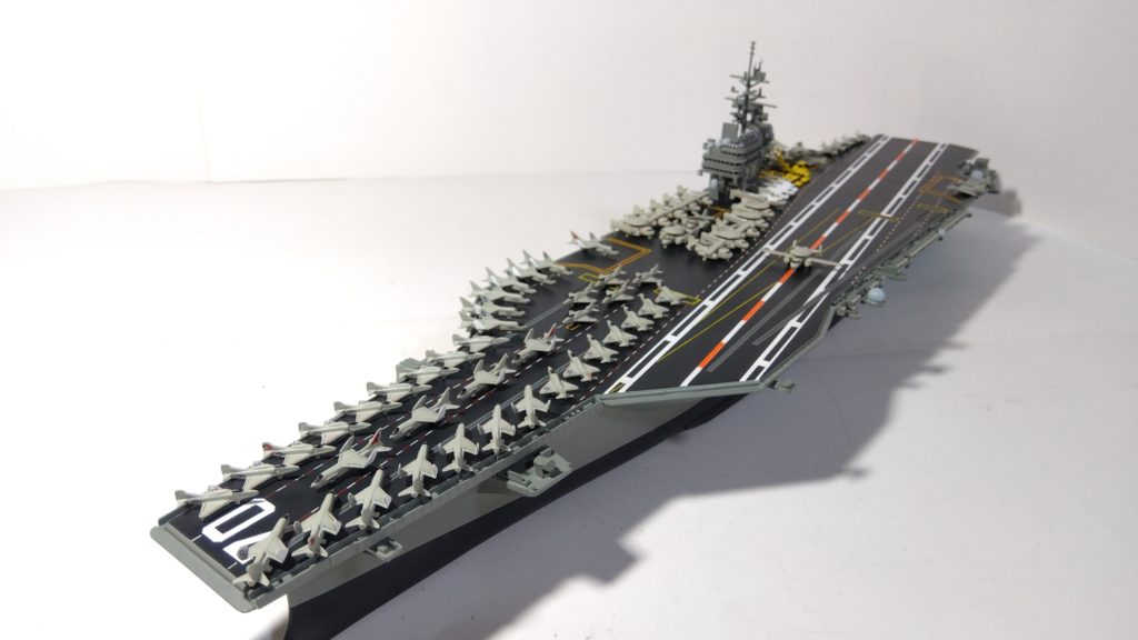 空母カールビンソンのプラモ左側斜め上接近画像