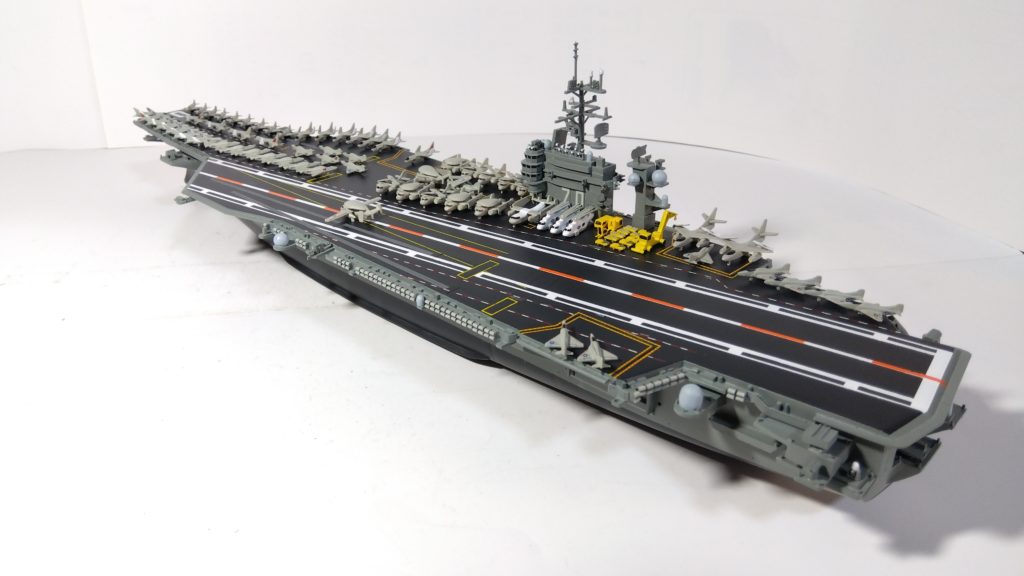 空母カールビンソンのプラモ左斜め後ろ画像