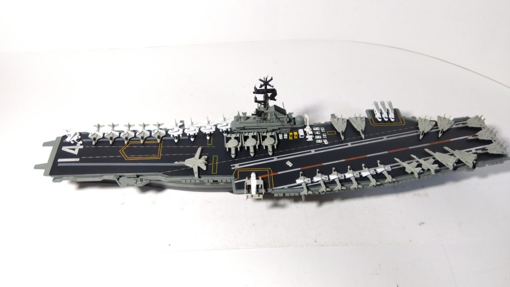 空母タイコンデロガのプラモ甲板全体画像