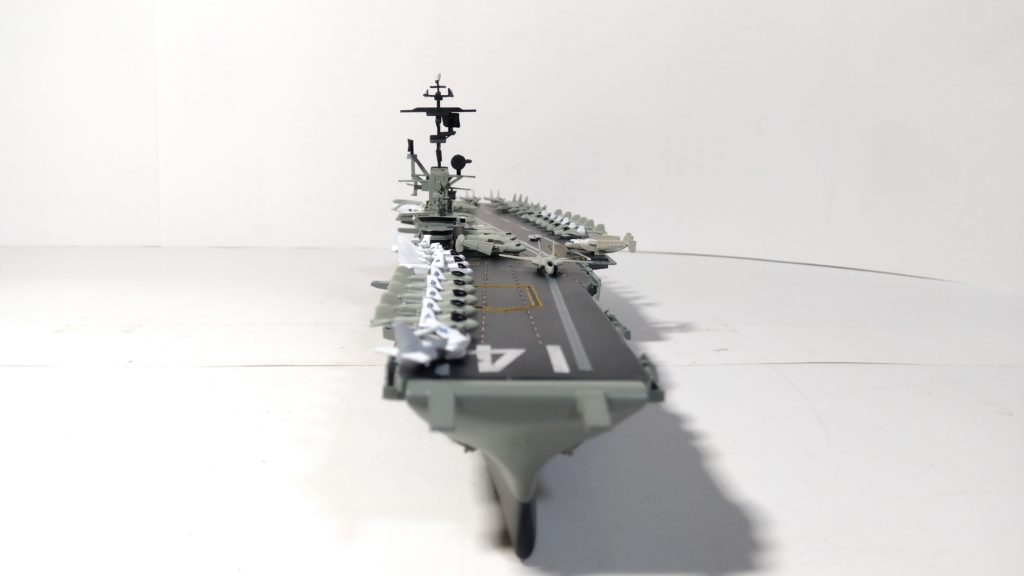 空母タイコンデロガのプラモ正面画像