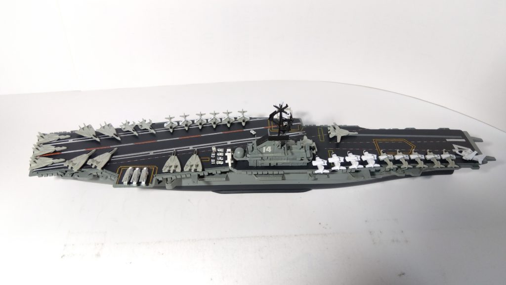 空母タイコンデロガのプラモ右側全体画像