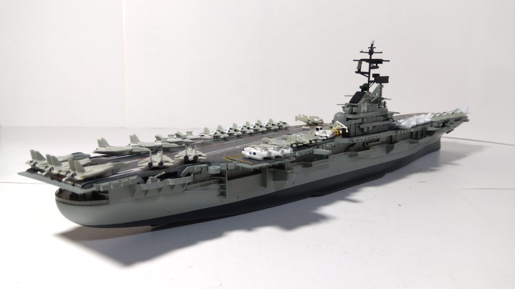 空母タイコンデロガのプラモ右斜め後ろ画像