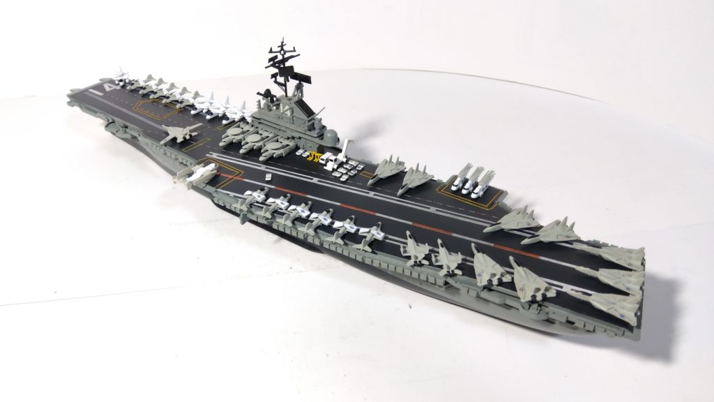 空母タイコンデロガのプラモ左斜め後ろ画像