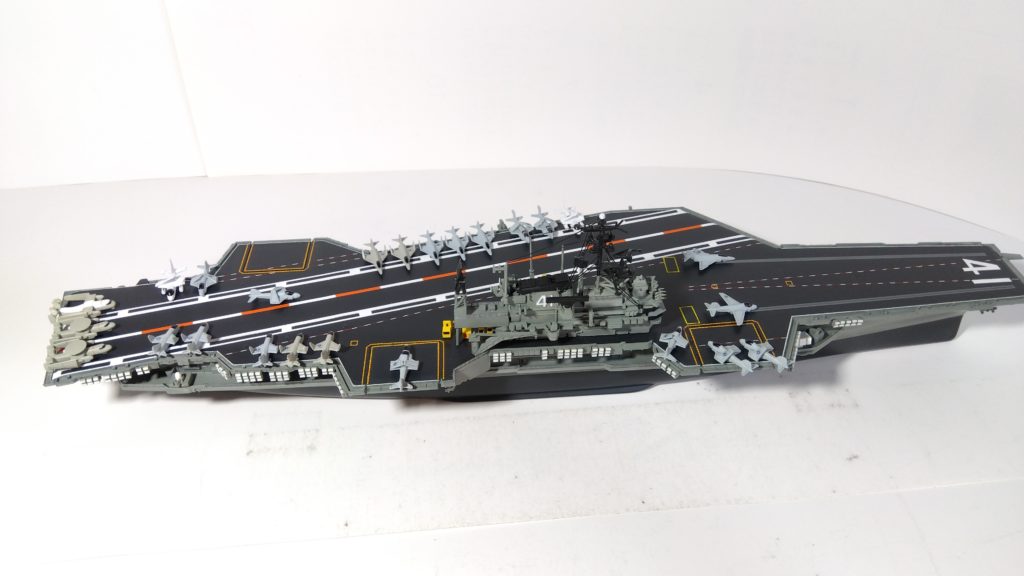 空母ミッドウェイのプラモ右側全体画像