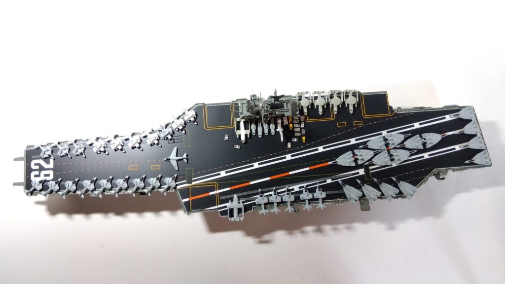 空母インディペンデンスのプラモ甲板全体画像