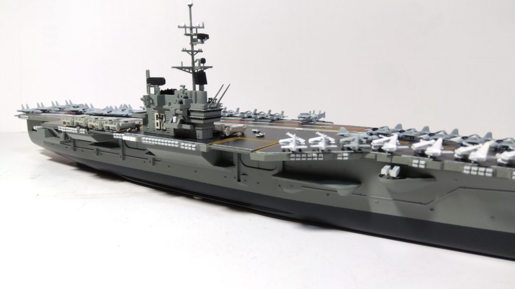 空母インディペンデンスのプラモ右側接近画像