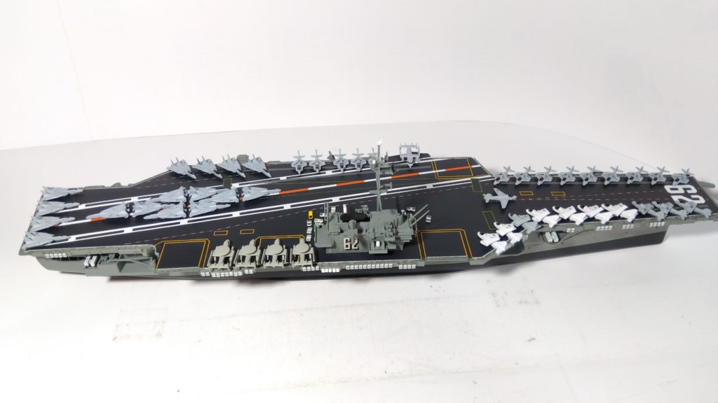 空母インディペンデンスのプラモ右側全体画像