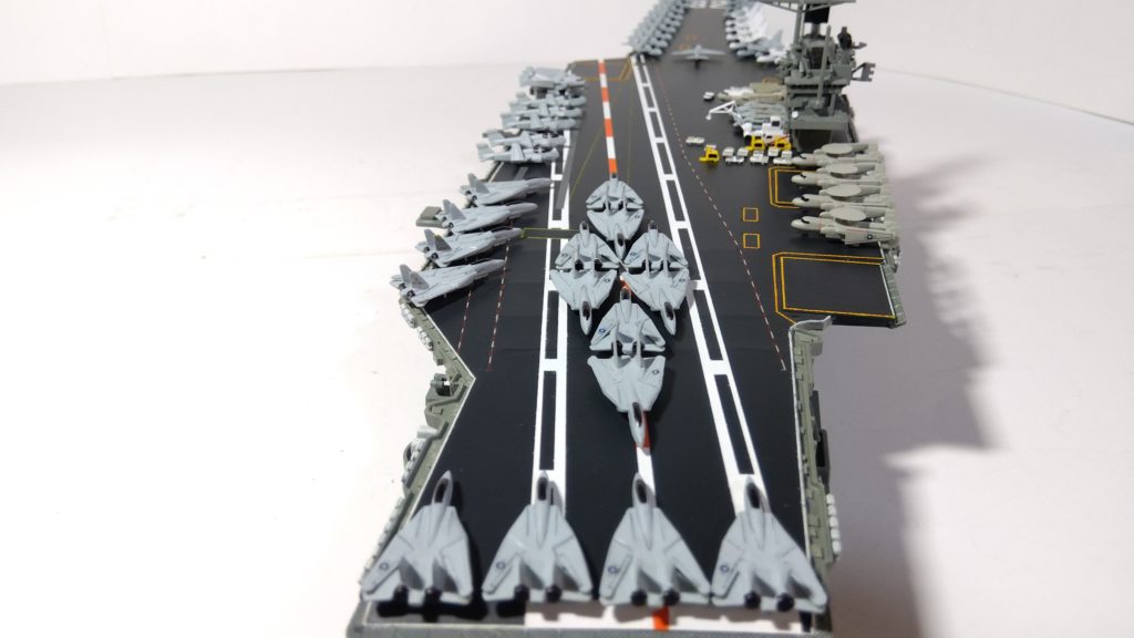 空母インディペンデンスのプラモ後方接近画像