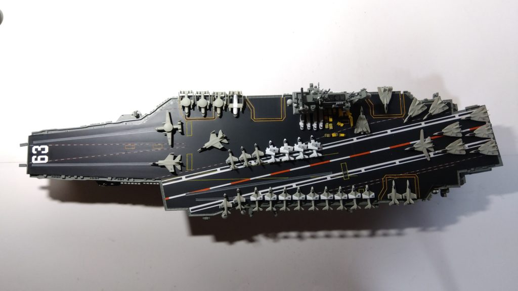 空母キティーホークのプラモ甲板全体画像