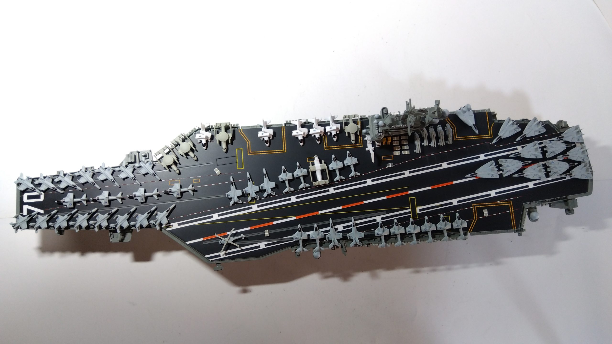 空母カールビンソンのプラモ甲板全体画像