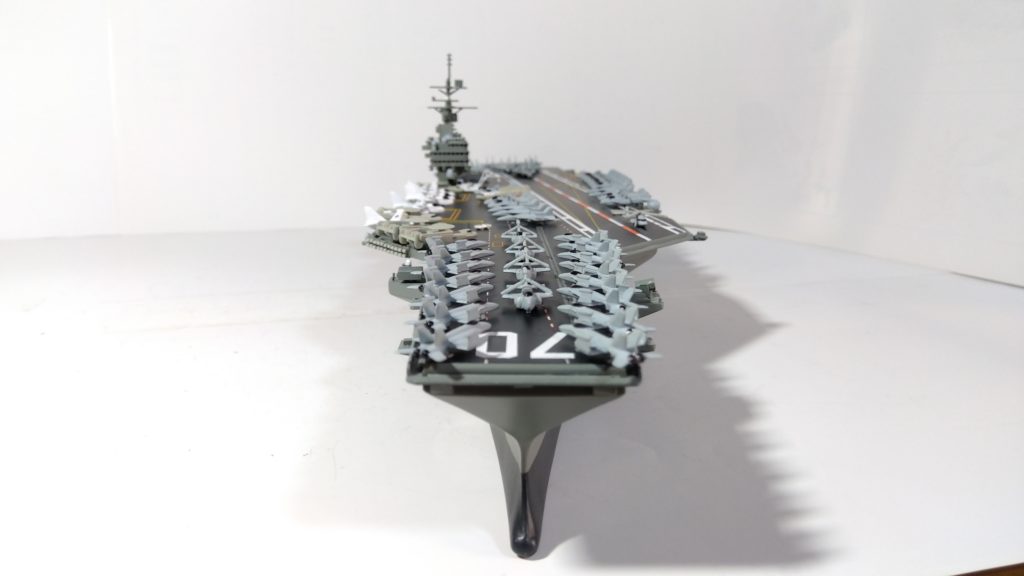 空母カールビンソンのプラモ正面画像