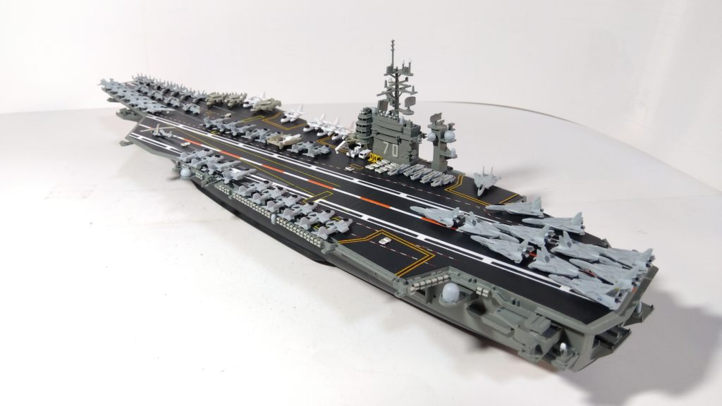 空母カールビンソンのプラモ左斜め後ろ画像