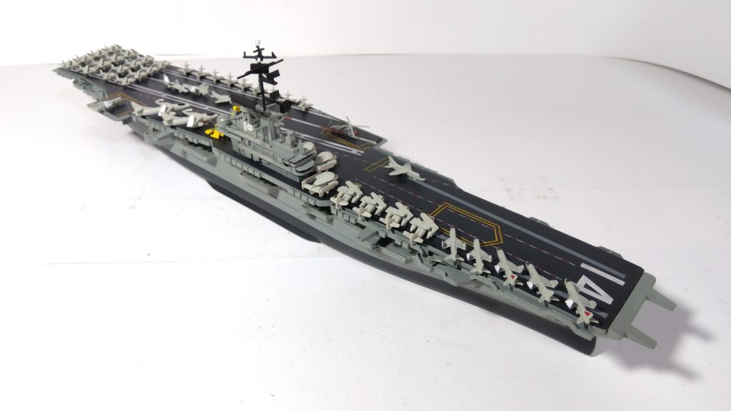 空母タイコンデロガのプラモ右斜め上画像