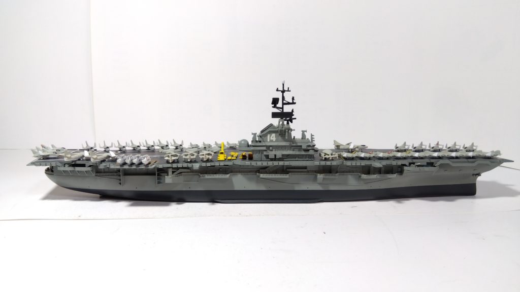 空母タイコンデロガのプラモ右側全体画像