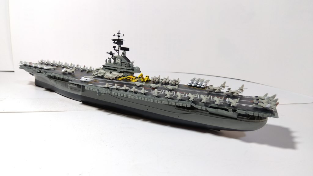 空母タイコンデロガのプラモ左斜め後ろ画像
