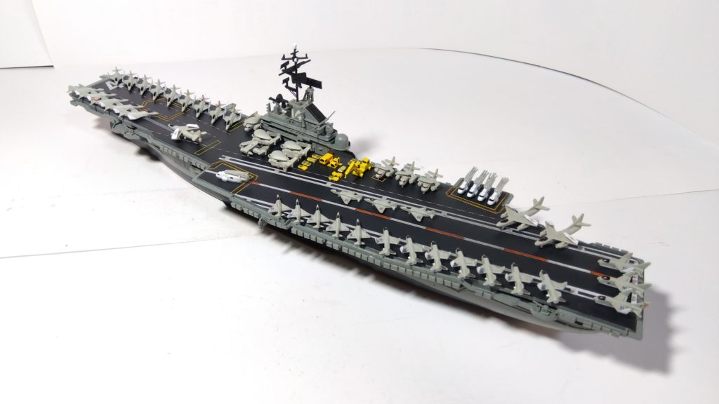空母タイコンデロガのプラモ左斜め後ろ画像