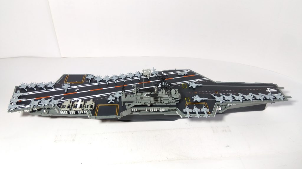 空母ミッドウェイのプラモ右側全体画像