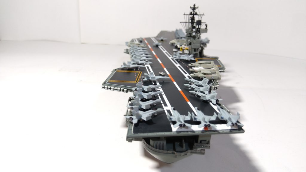 空母ミッドウェイのプラモ後方画像