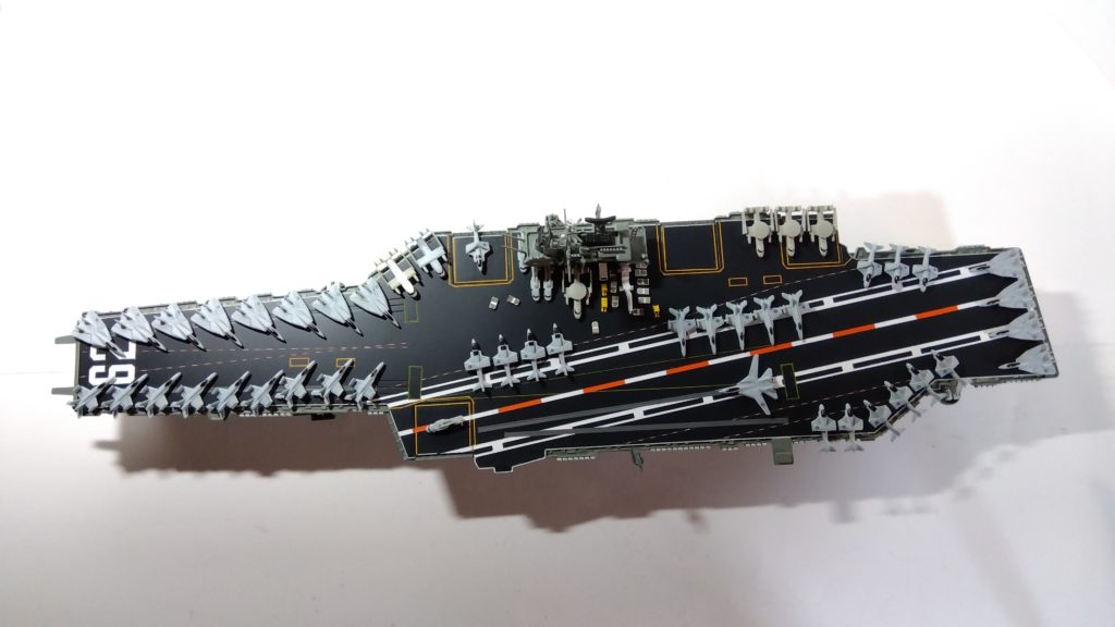 空母インディペンデンスのプラモ甲板全体画像