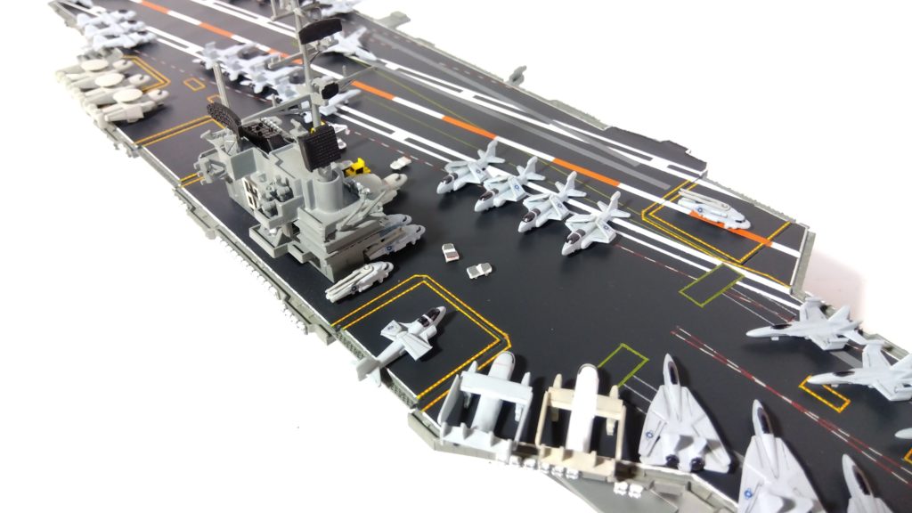 空母インディペンデンスのプラモ右斜め上接近画像