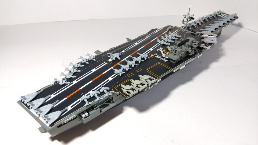 空母インディペンデンスのプラモ右斜め後ろ画像